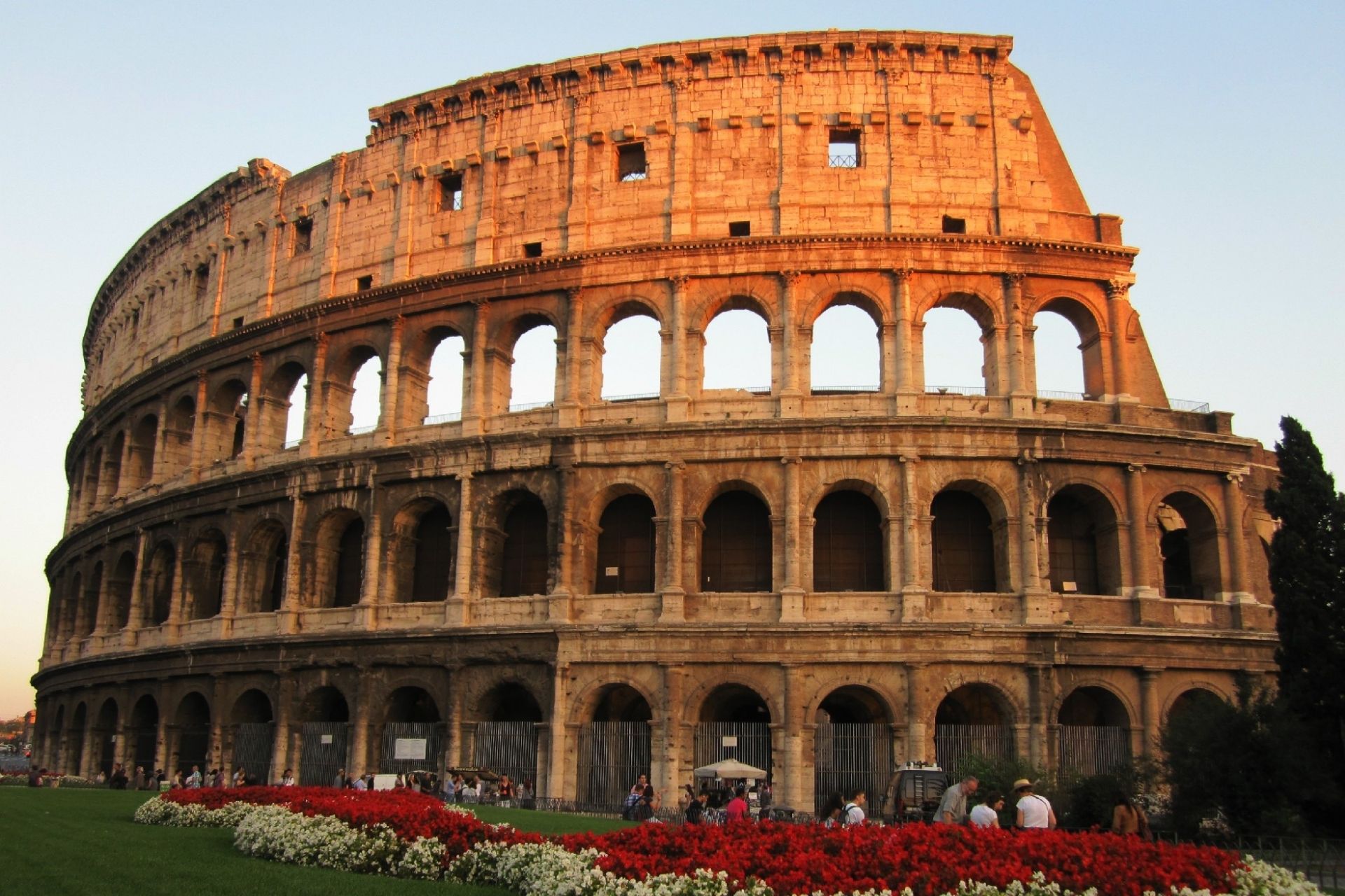 Panoramic hero view of the Colosseum in Rome at sunrise, symbolizing the Best Private Rome Tour featuring the Sistine Chapel and Colosseum