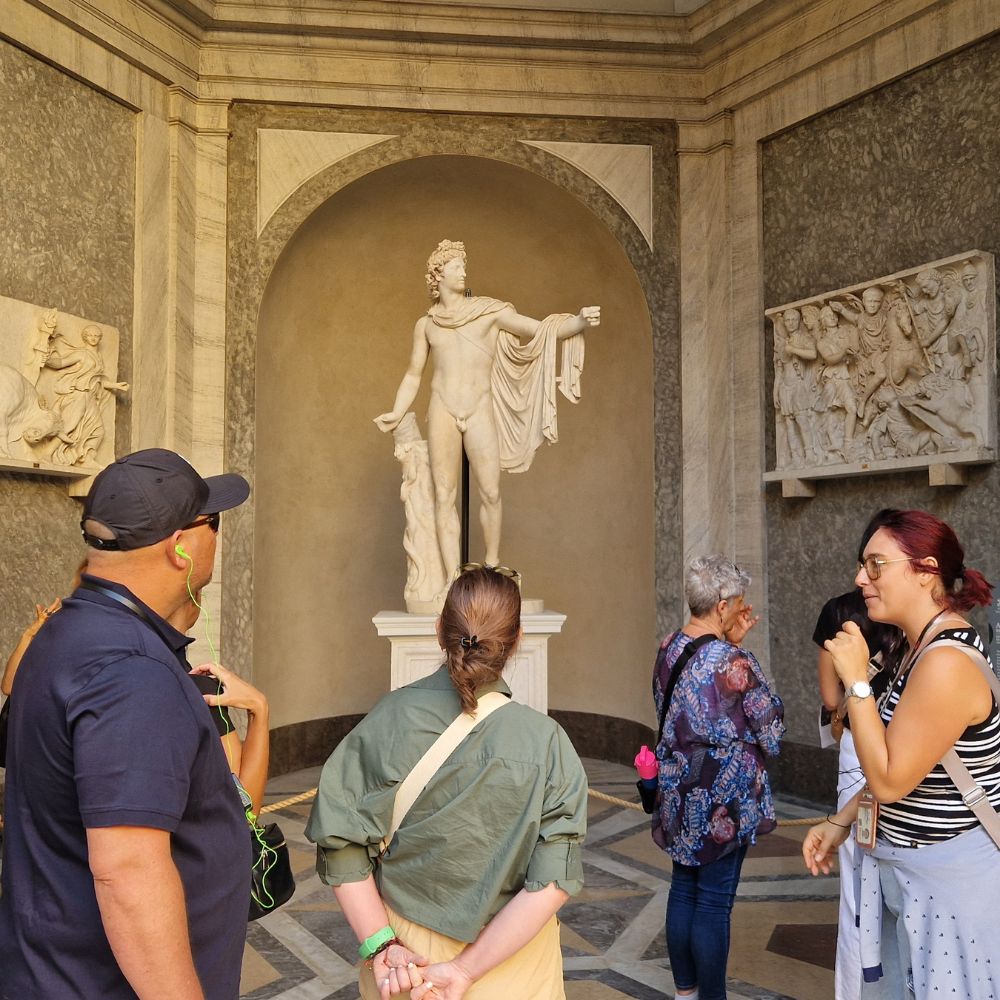 People during Colosseum Vatican combo Tour