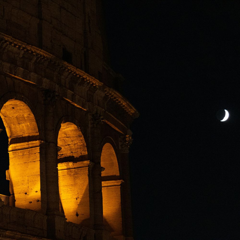 Small group colosseum night tours