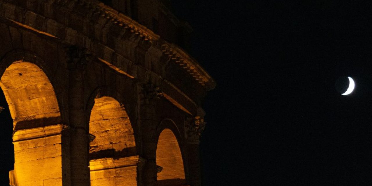 Small group colosseum night tours