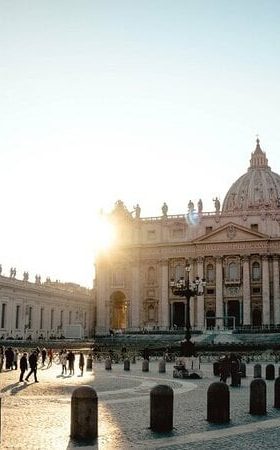 Vatican_unsplash_6_-min Panoramic view of St. Peter’s Basilica and Vatican City landmarks in Rome, ideal for a private Sistine Chapel and Colosseum tour